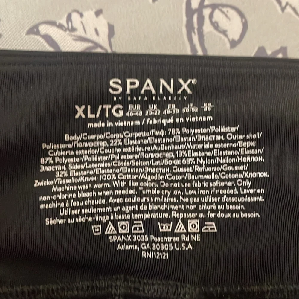 NWT Spanx 5” Black Get Moving short with pocket - Picture 6 of 6